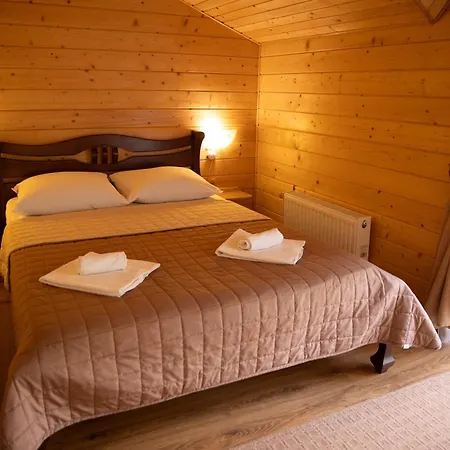 у брусків Lodge Mizhhirya (Transcarpathia)