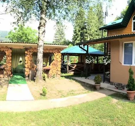 у брусків Lodge Mizhhirya (Transcarpathia)