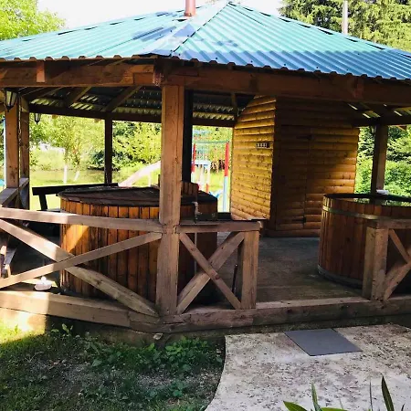 Lodge у брусків Mizhhirya (Transcarpathia)