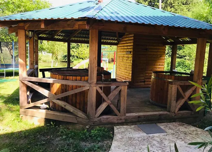 Orman Evi у брусків Mizhhirya (Transcarpathia)