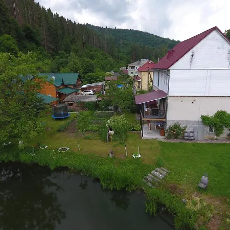 у брусків 山林小屋